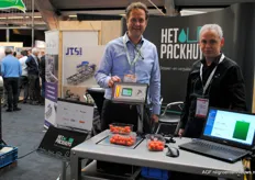 Pierre Hagenaars of Het Packhuys and Martien Janssen of JTS, collaborating for the integration of weighing systems and technology in packaging lines.